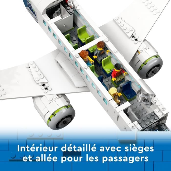LEGO City 60367 L'Avion de Ligne, Jouet avec Bus de l'Aéroport, Remorqueur, Camion a Bagages et 9 Minifigurines