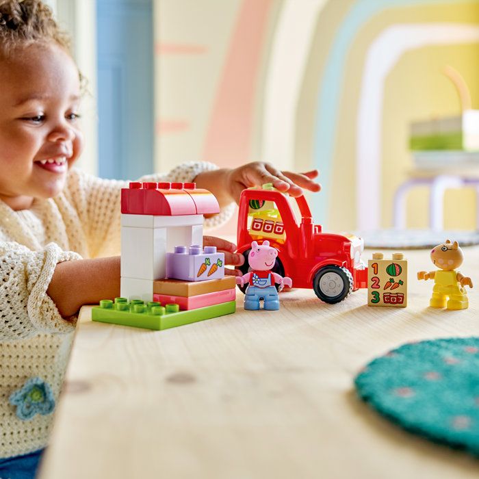 LEGO DUPLO Peppa Pig 10468 Tracteur et Marché - Jeu Éducatif des 2 ans - Cadeau pour Bébé