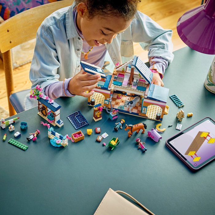 LEGO Friends 42688 L'Écurie et l'École d'Équitation - Jouet de Construction des 7 ans
