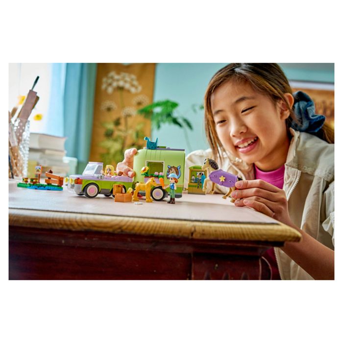 LEGO Friends 42695 La Remorque du Cheval et du Poulain - Jeu de Construction des 7 ans