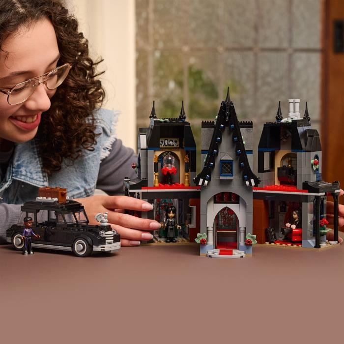 LEGO Mercredi 76786 Exclu Cdiscount Le Manoir de Morticia - Jeu de Construction des 10 ans - Mini-Poupées