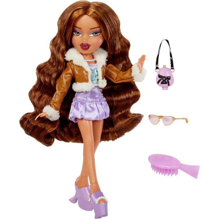 Bratz Goin' Out Poupée -Yasmin- 1 Poupée Mannequin a Collectionner - Une Tenue, Un Sac a Main, Une Paire de Lunettes Soleil - 6 ans