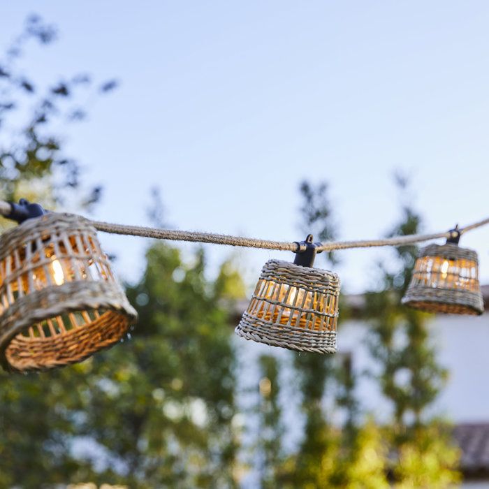 Guirlande extérieure hybride - LUMISKY - SAMOA LIGHT HYBRID - Solaire et secteur - 10 abat-jour rotin LED - Blanc chaud - 8 m