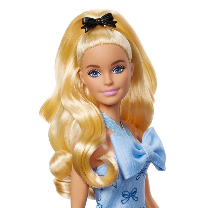 Barbie - Poupée Barbie Fashionistas Robe Dos Nu Bleu Layette avec noeud - Barbie - HYT93