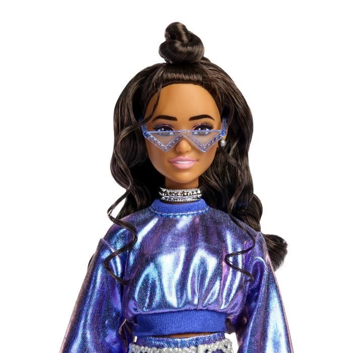 Barbie - Poupée Deluxe Style - Haut et jupe bleu métallisé - Brune - Barbie - JFP42