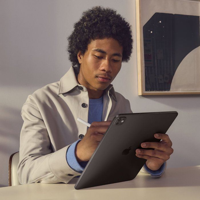 APPLE - iPad Pro M5 - 13 - Wi-Fi + Cellular - 1 To - Verre standard - Space Black