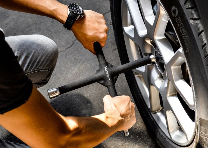 Clé en croix démonte-roue - MICHELIN - 17/19/21mm et carré 1/2 - Renforcée - Revetement mousse antiglisse - Acier inoxydable HQ