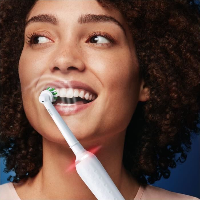 Brosse a dents Èlectrique ORAL-B Pro 3 - 3 brossettes incluses - blanc - sans fil