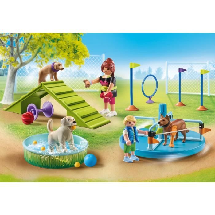 PLAYMOBIL 71745 Aire de jeux pour chiens, enfant et éducatrice, My Life, 61 pieces, Des 4 ans