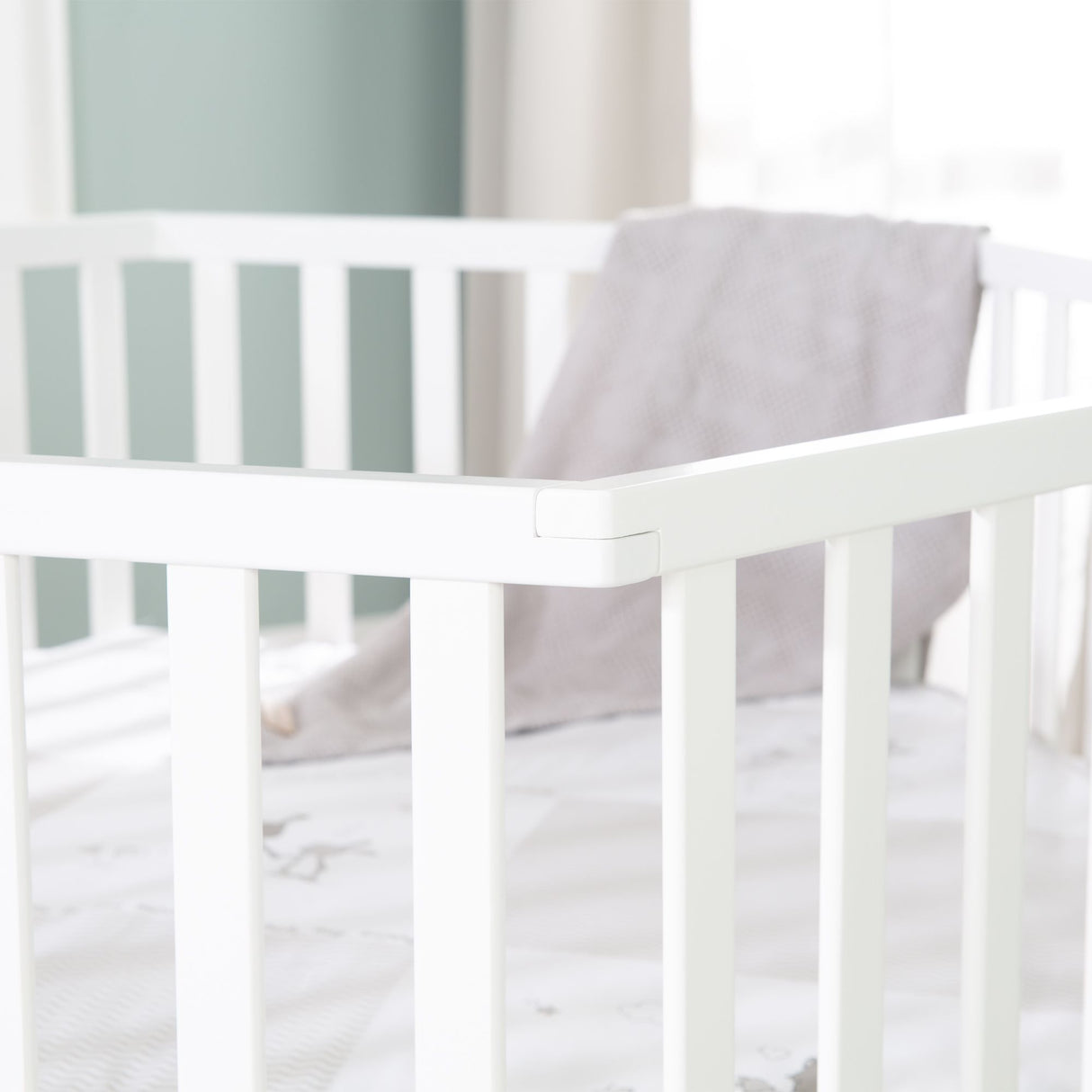 Parc hexagonal - ROBA - FOX & BUNNY - De la naissance jusqu'a 15 kg - Réglable - Roulettes - Blanc laqué