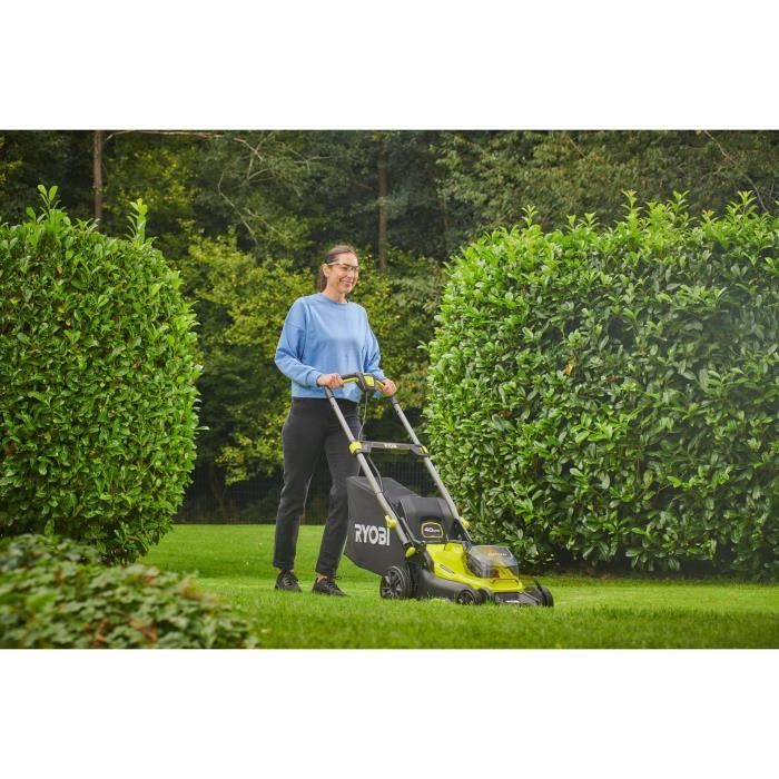 RYOBI - Tondeuse poussÈe 18V Brushless - ÿ coupe 40 cm - ramassage et mulching - 2 batteries 18V 4,0 Ah & chargeur - RY18LMX40C-240