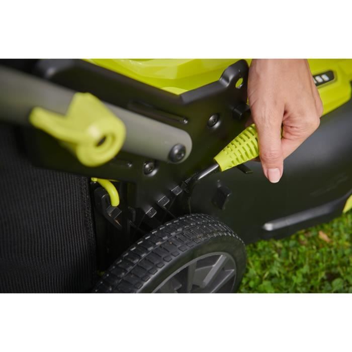 RYOBI - Tondeuse poussÈe 18V Brushless - ÿ coupe 40 cm - ramassage et mulching - 2 batteries 18V 4,0 Ah & chargeur - RY18LMX40C-240