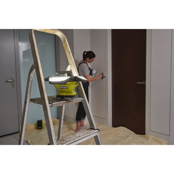 Spot LED 360° - RYOBI - 18V - 3 intensités : 3 500 / 2 000 / 1 000 / 500 Lumens - 4 panneaux lumineux