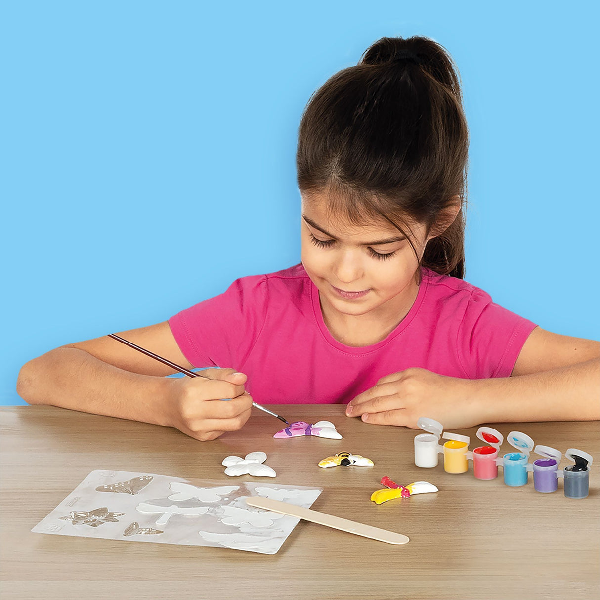 SES Creative - Kit Moulage Plâtre Papillons - 6 Couleurs de Peinture + Pinceau + Paillettes - Activité Créative Enfants 5+