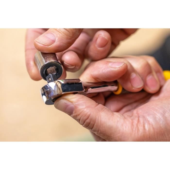 Jeu de cliquet et douilles STANLEY - Cliquet 72 dents 1/4' + 10 douilles 12 pans de 5,5 a 14 mm