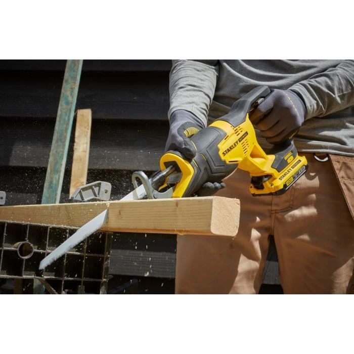 Scie sabre sans fil + 2 batteries 2Ah + chargeur - Stanley Fatmax - SFMCS300D2K-QW - 18V - profondeur de coupe 300mm