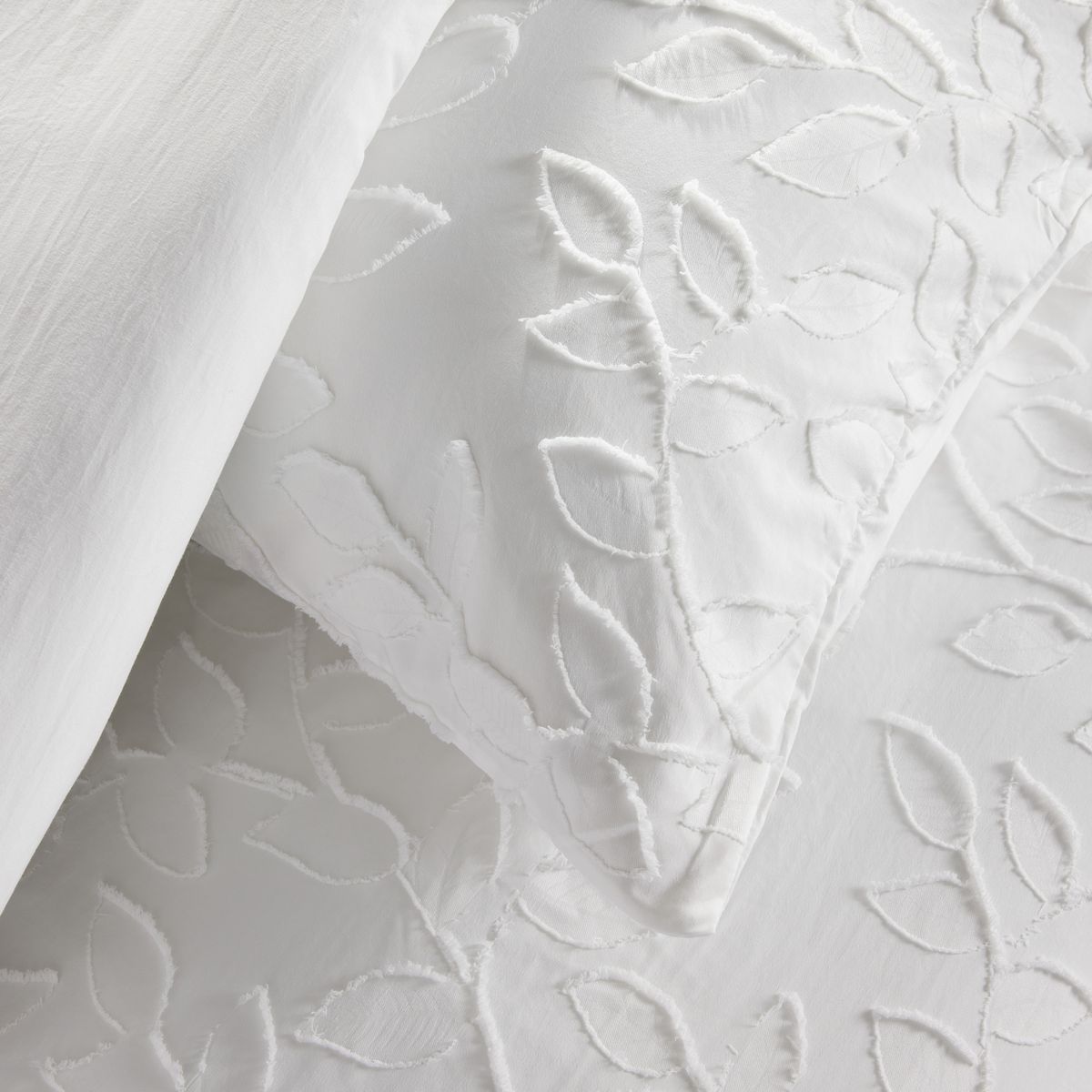 Parure de lit - TODAY - Essential - 2 personnes - 220 x 240 cm - Effet tufté floral blanc