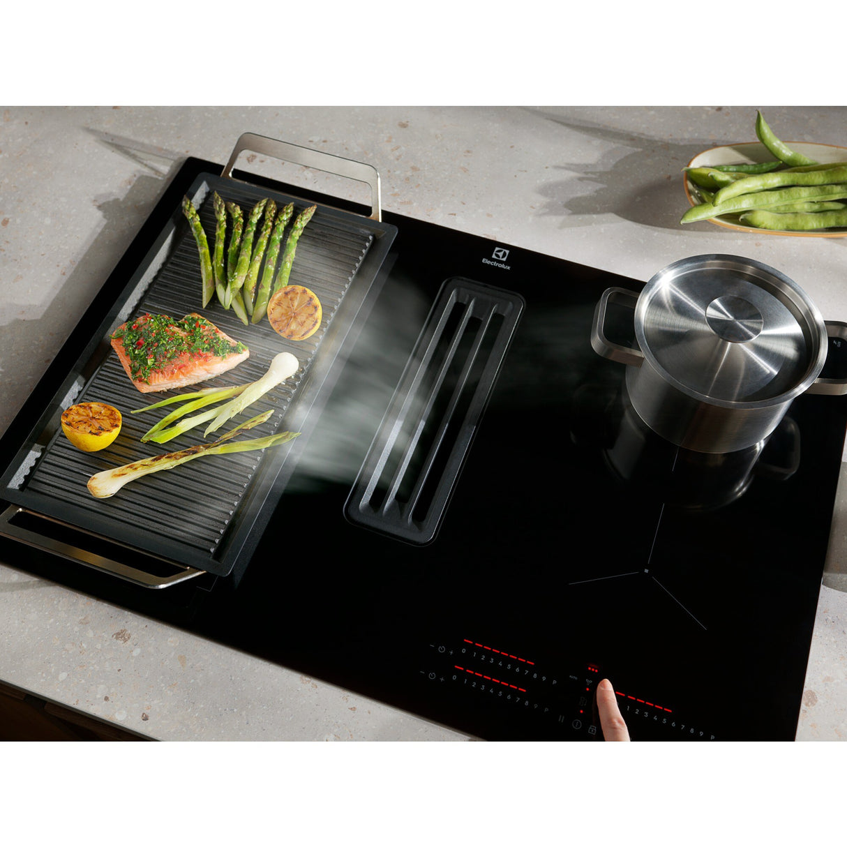 Plaque de cuisson aspirante a induction - ELECTROLUX - 4 foyers - 78 x 52 cm - KCC83443