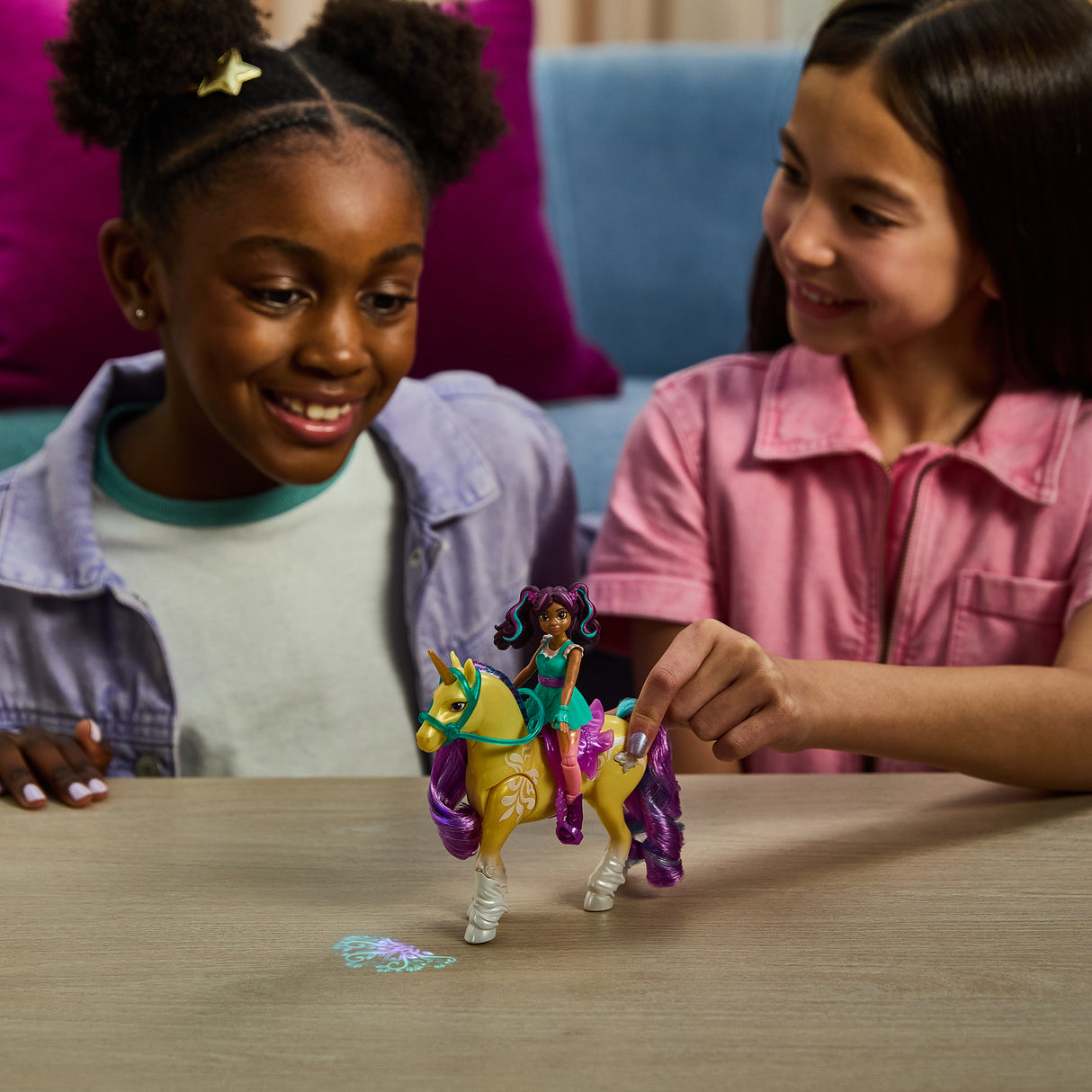Unicorn Academy Licorne Leaf avec Lumieres et Poupée Ava