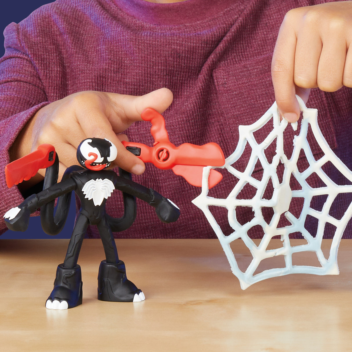 Play-Doh SpiderMan Attaque tranchante, coffret avec 2 figurines flexibles, 7 accessoires et pâte a modeler, des 4 ans, Marvel