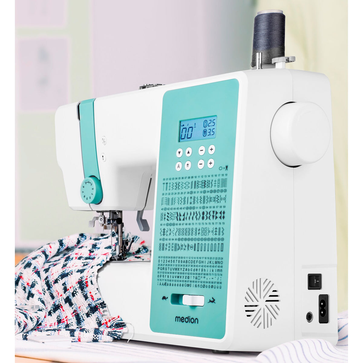 Machine a Coudre Numérique - MEDION - SD 36 - 38W - 270 Points - 700 tr/min - LED - Turquoise