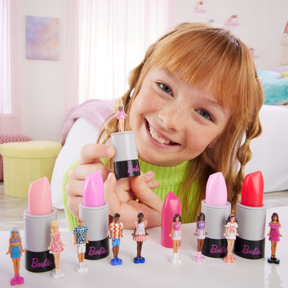 BARBIE Coffret Mini BarbieLand 6 rouge a levres avec mini poupées - JBD26