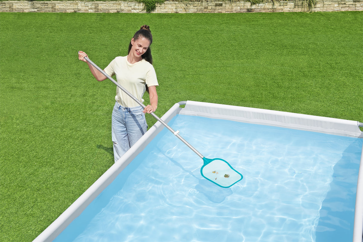 Kit de nettoyage piscine jusqu'a 3,96m - Bestway - Aquaclear - épuisette, flotteur, aspirateur, bande de test, patch de réparation