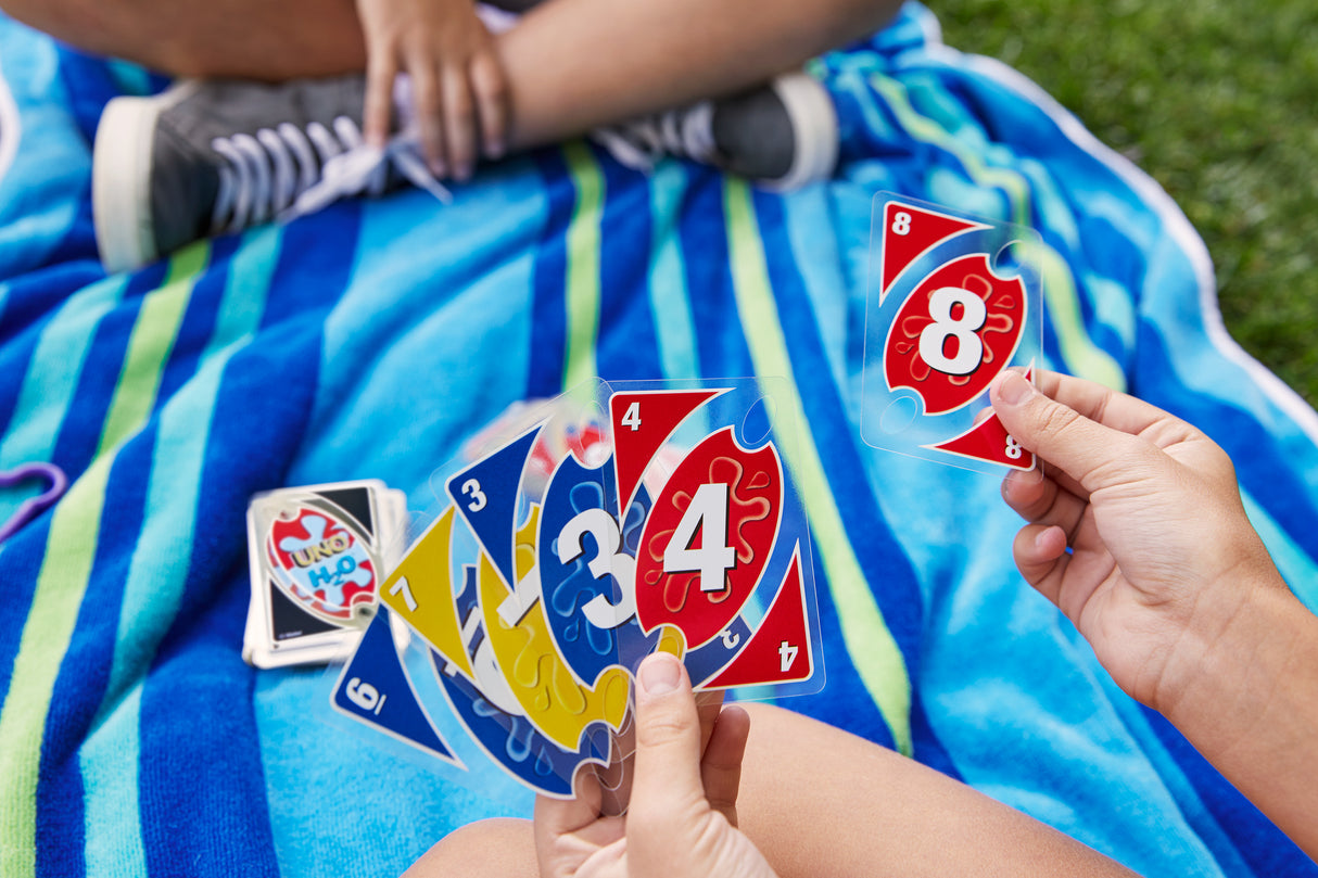 Mattel Games - UNO H20 TO GO - Uno Sport Jeu De Cartes - Jeu De Cartes Famille - 7 Ans Et + - P1703 - Jeux de cartes mattel uno P170