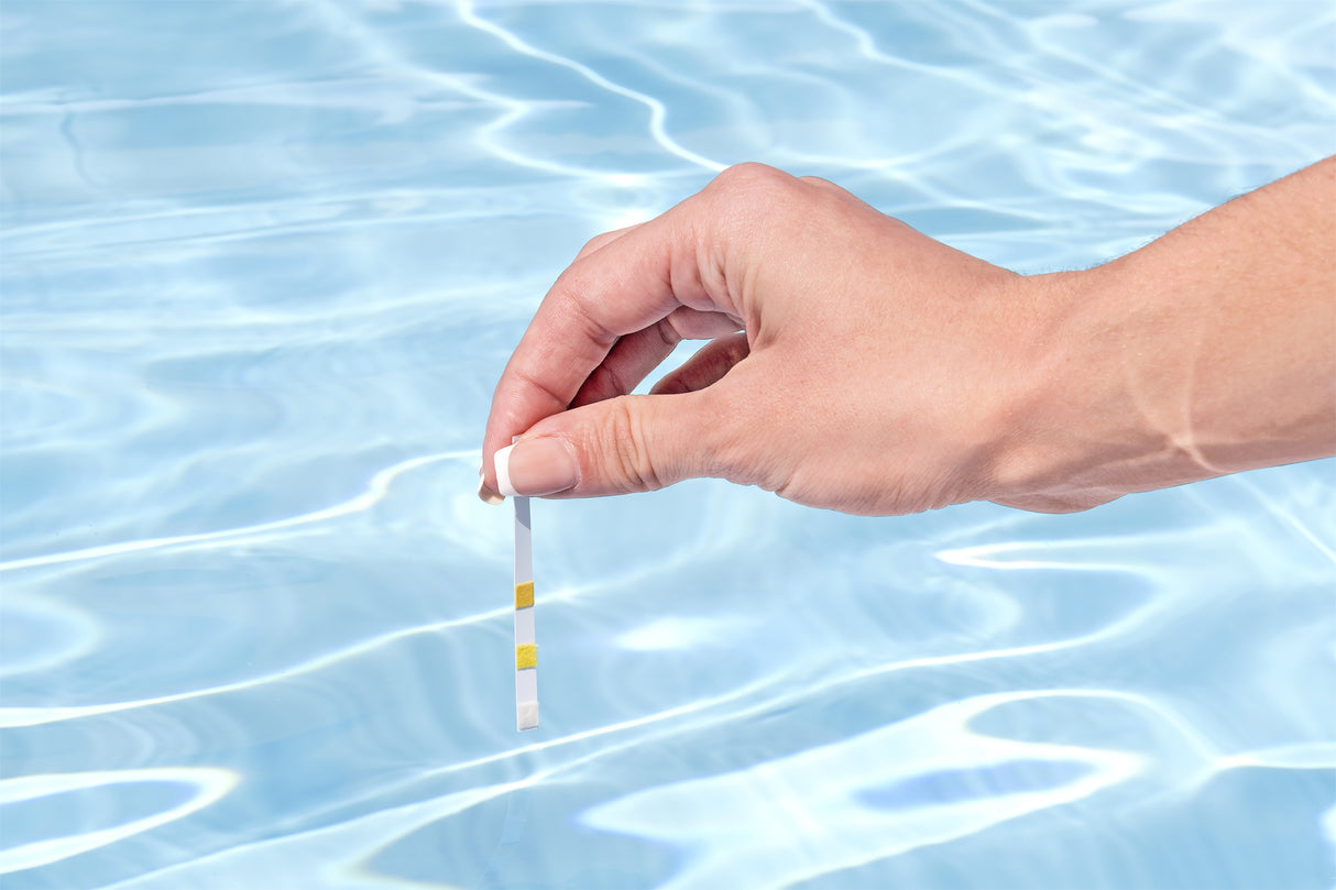 Kit de nettoyage piscine jusqu'a 3,96m - Bestway - Aquaclear - épuisette, flotteur, aspirateur, bande de test, patch de réparation