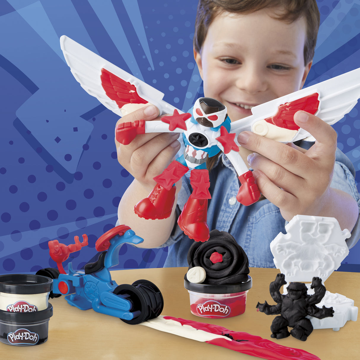 Play-Doh Captain America, coffret Moto tranchante avec figurine flexible, 3 accessoires et pâte a modeler, des 4 ans, Marvel