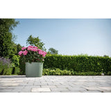 Pot avec réserve d'eau - GARDEN ID Respect - Vert de gris 40 x 40 cm - 100% déchets ménagers - 100% recyclable - Surface structurée.