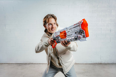 Blaster Verrouillable - ZURU - XSHOT Skins Lock Gun - Blaster avec combinaison de verrouillage et canon rotatif a 8 fléchettes