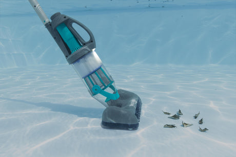 Aspirateur de piscine a main AquaGrip™, temps de marche 90 minutes, pour piscines jusqu'a 6,10m de diametre