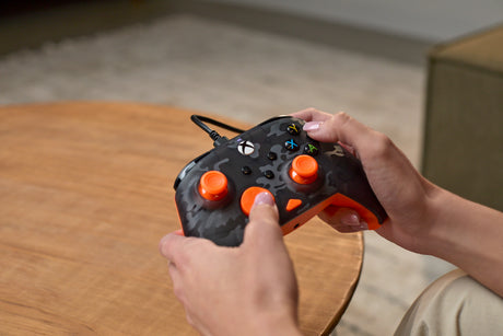 Manette de jeu - Xbox Series X|S, Xbox One et PC - Rematch Core - RGB - Filaire - Camouflage Noir / Orange - TURTLE BEACH