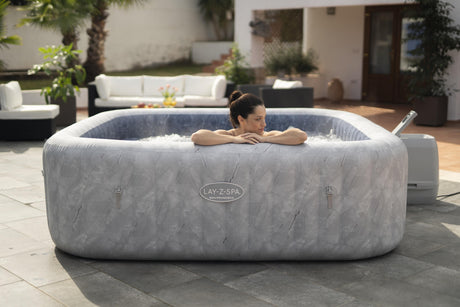 Spa gonflable BESTWAY - Lay-Z-Spa San Fransisco - Hydrojets - 230 x 230 x 71 cm - 5 a 7 places - Carré (couverture, 5 appuie-tete)