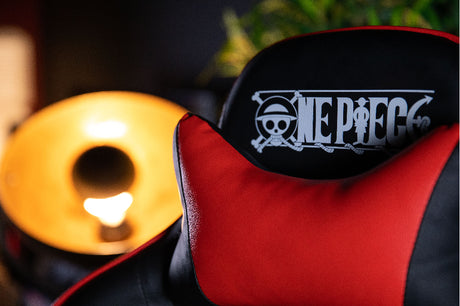 Chaise de bureau gaming - KONIX - One Piece - Inclinaison siege 150° - Cuir - Coussin lombaires et cervicaux réglable - Noir
