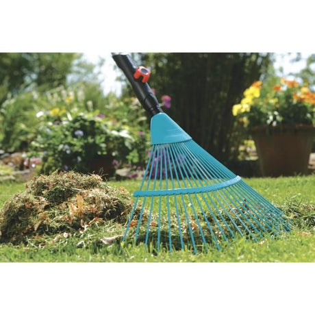 GARDENA Râteau a gazon 50cm Combisystem - Fil de fer solide - 22 dents – Ratissage petite surface herbe – Garantie 25 ans
