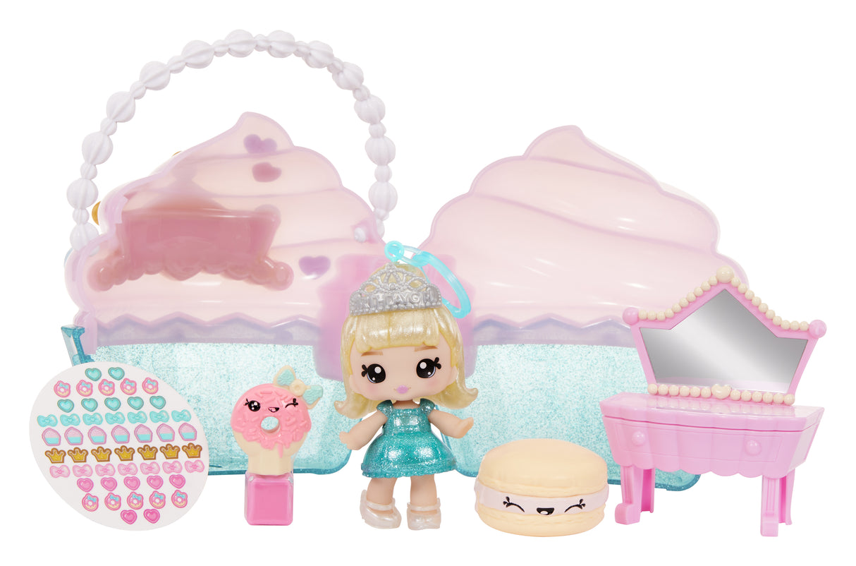 Yummiland Beauty Bag Playset + Lip Gloss Doll - Cupcake Bag - avec Callie Birthday Cake Exclusive, Vernis + Stickers a Ongles, 4 ans