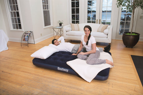 BESTWAY Matelas gonflable floqué Horizon Double + Pompe électrique Sidewinder + Sac – 2 places – Bleu