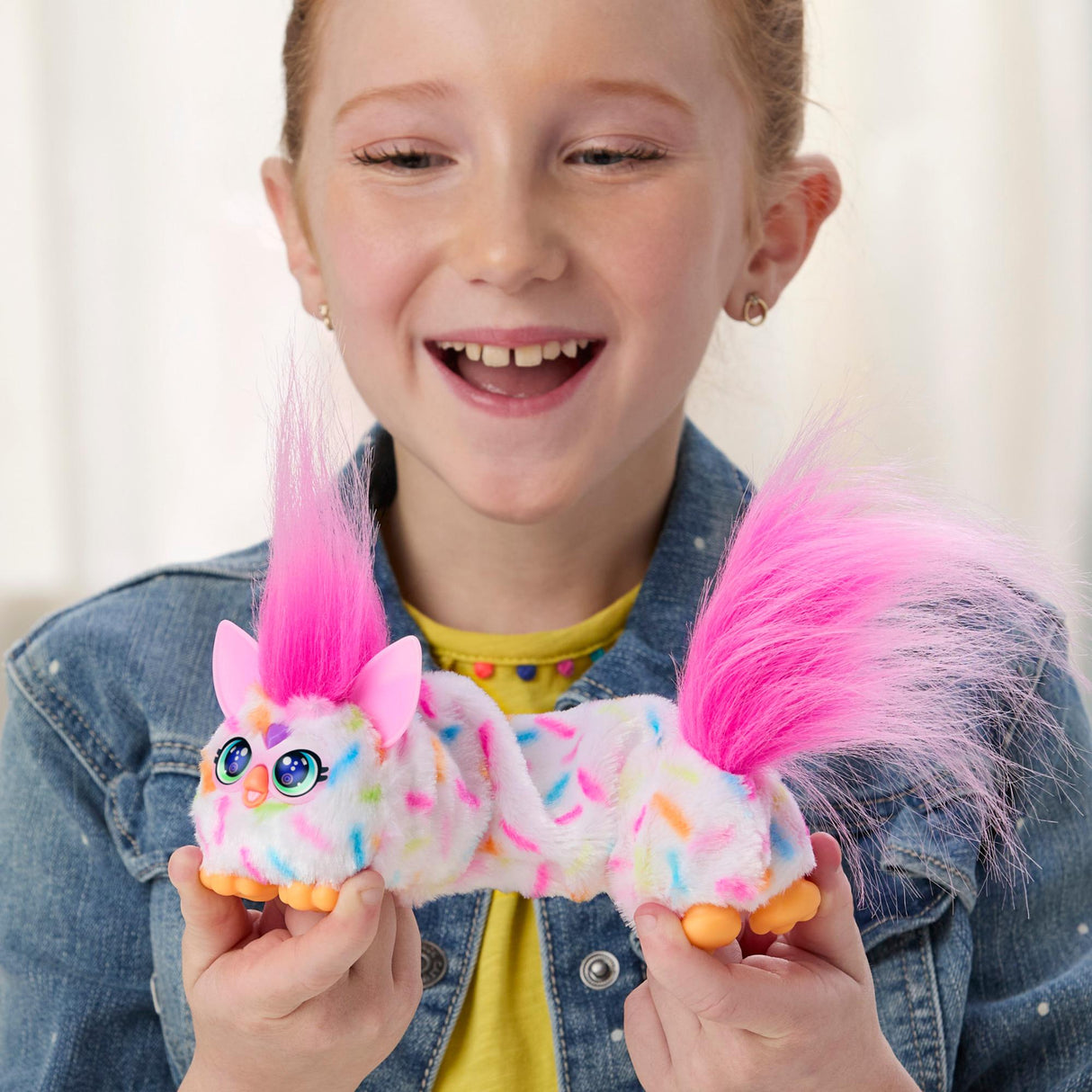Furby DJ Furblets Berry-Cup-Cake, Mini peluche électronique, jouet pour enfant, 45 sons et musiques, des 6 ans