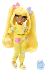 Junior High Pyjama Party - Poupée mannequin articulée 22 cm - Sunny (Jaune) - Nombreux accessoires - a partir de 4 ans