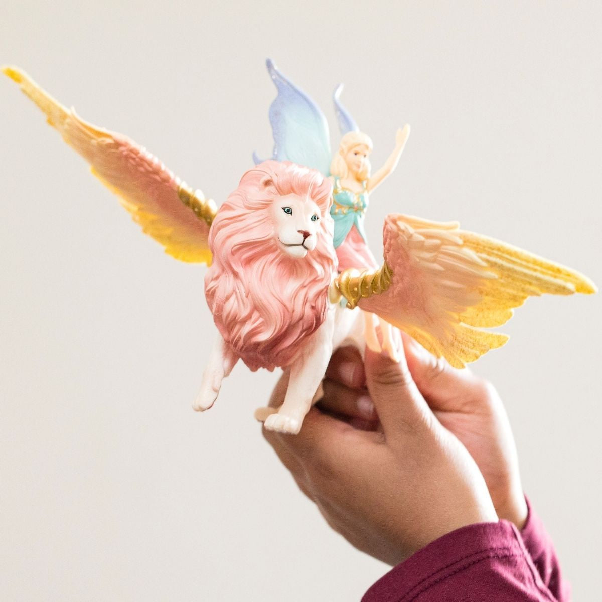 Figurine Elfe sur lion ailé, Figurine fée détachable chevauchant un lion rose magique avec des parties mobiles, figurine magique