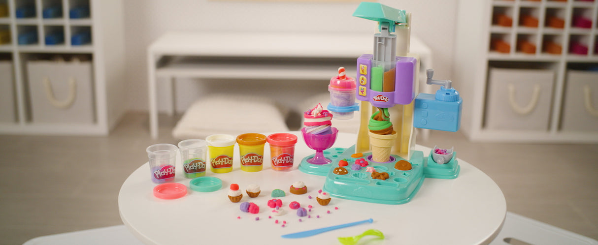 PlayDoh Mes Glaces Arc-en-Ciel, Pâte a modeler, Machine a Creme Glacée factice, 5 pots de 56 g  et accessoires, des 3 ans