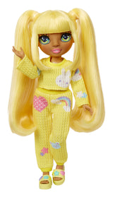 Junior High Pyjama Party - Poupée mannequin articulée 22 cm - Sunny (Jaune) - Nombreux accessoires - a partir de 4 ans