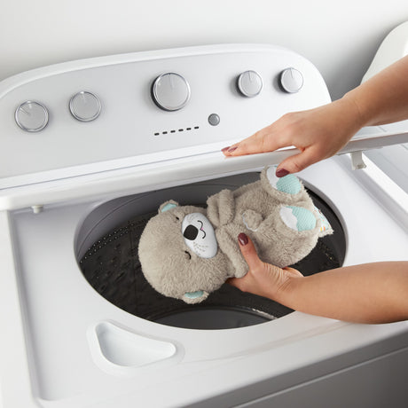 Fisher-Price - Ma Loutre Câlins Bonne Nuit - Peluche Veilleuse Bébé Musicale et Lumineuse - Jouet d'Eveil - Des la naissance FXC66