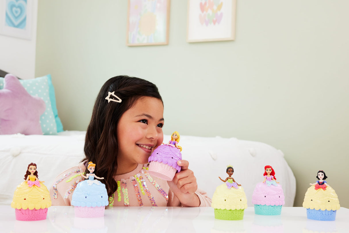 Princesses Disney - Petite poupée Cupcake Doll Reveal avec 5 surprises - Disney Princess - JFG78