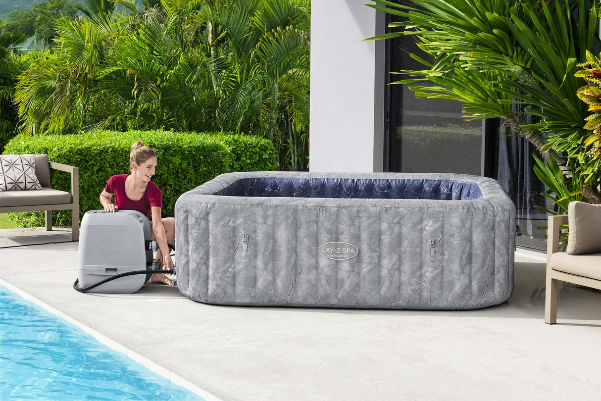Spa gonflable BESTWAY - Lay-Z-Spa San Fransisco - Hydrojets - 230 x 230 x 71 cm - 5 a 7 places - Carré (couverture, 5 appuie-tete)