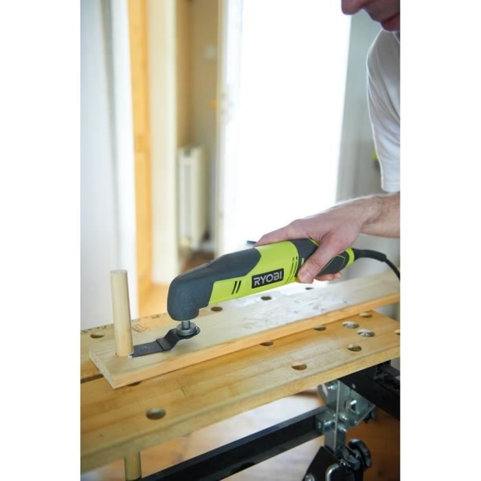 RYOBI - Multitool 200W - 10 000-20 000 osc/min - oscillation 3∞ - LivrÈ en sac avec 2 lames, 1 plateau ponÁage & abrasifs - RMT200-S