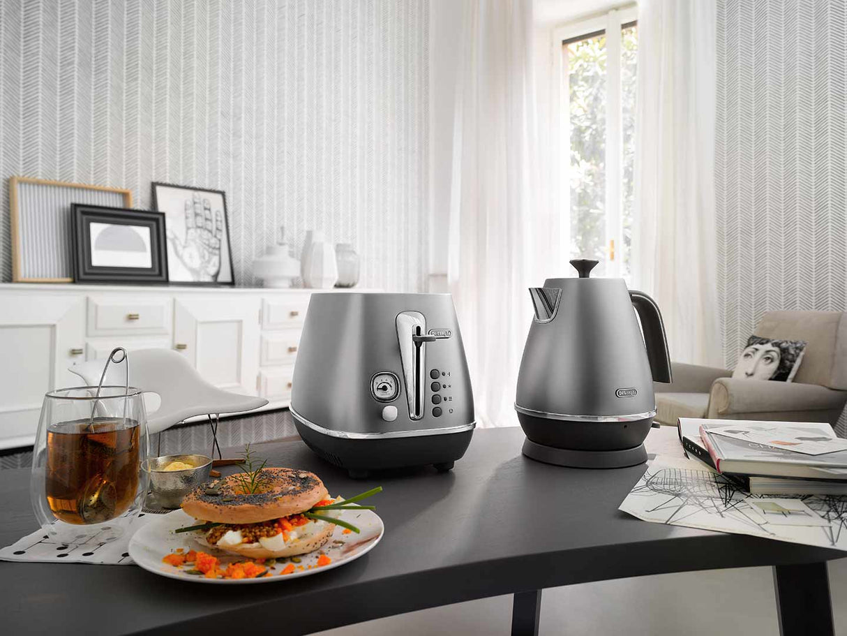 Bouilloire - DELONGHI - KBI2001.S - 2000 W - 1,7 L - Métal mat / Détails chromé