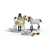 Figurine Soins pour les bébés animaux de Sarah, Schleich 42777 Gamme Horse Club